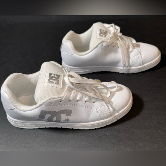Woman’s white dc skate sneakers - Picture 2 of 6